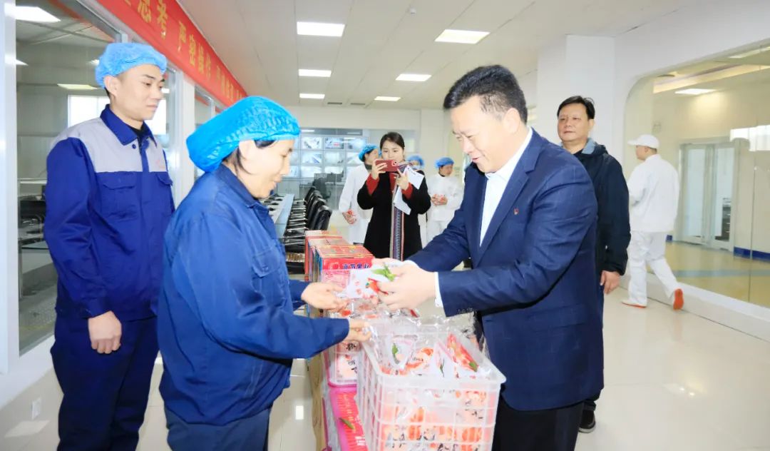 新春慰問送關(guān)懷——集團(tuán)黨委書記、董事長慰問春節(jié)期間堅守崗位的一線職工