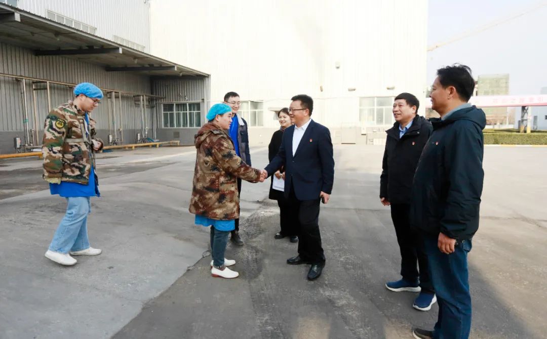 新春慰問送關(guān)懷——集團(tuán)黨委書記、董事長慰問春節(jié)期間堅守崗位的一線職工