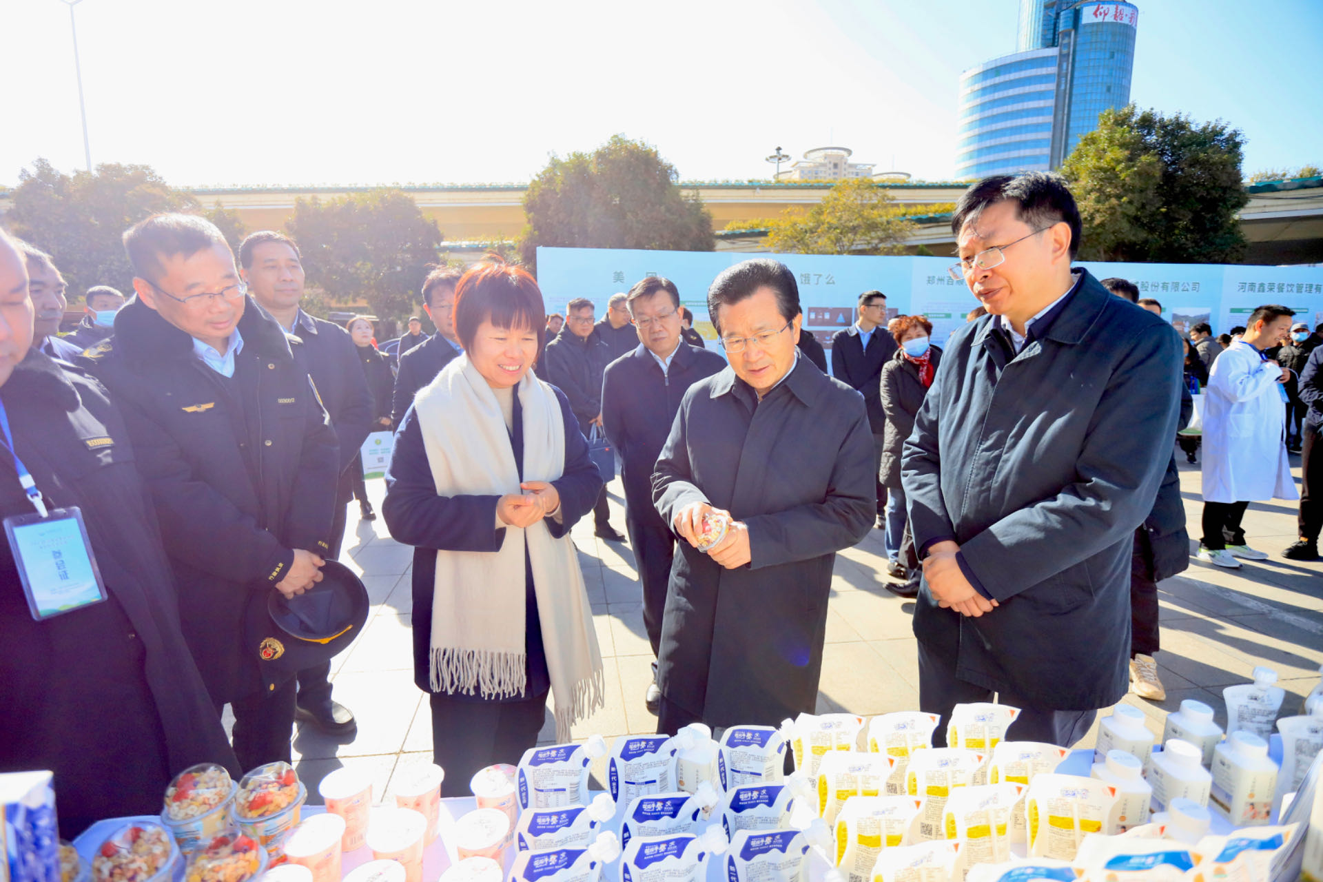 花花牛丨落實食品生產(chǎn)加工企業(yè)質(zhì)量安全主體責任，助力人民群眾生活更美好——2023年河南省暨鄭州食品安全宣傳周啟動儀式隆重舉行