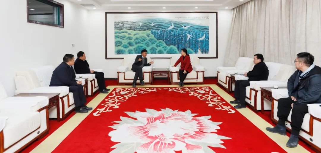 發(fā)揮產(chǎn)業(yè)優(yōu)勢(shì) 助力鄉(xiāng)村振興 | 民權(quán)縣委副書記、縣長(zhǎng)王靜嫻會(huì)見關(guān)曉彥董事長(zhǎng)一行